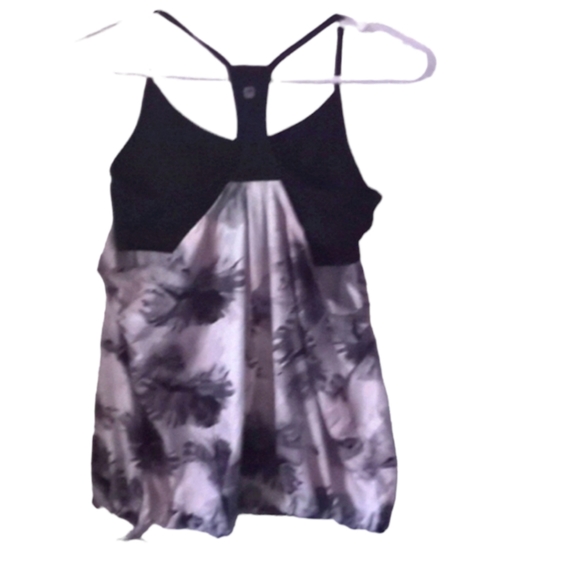 Fabletics size m black and white floral yoga top w/ built in black racerback bra - Picture 2 of 3